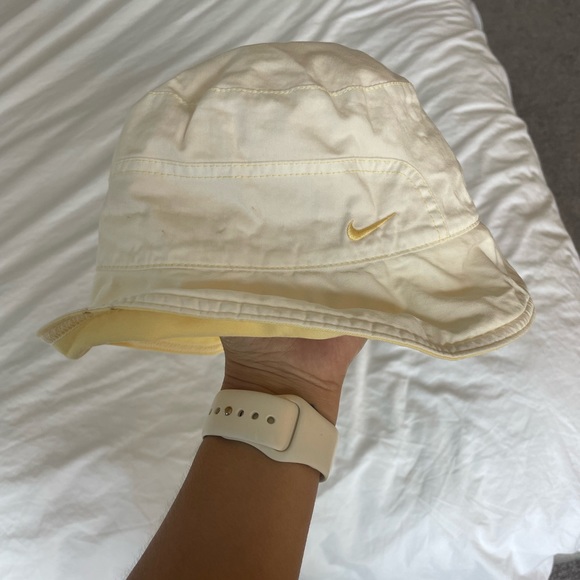 Nike Yellow Reversible Bucket Hat - Picture 2 of 6